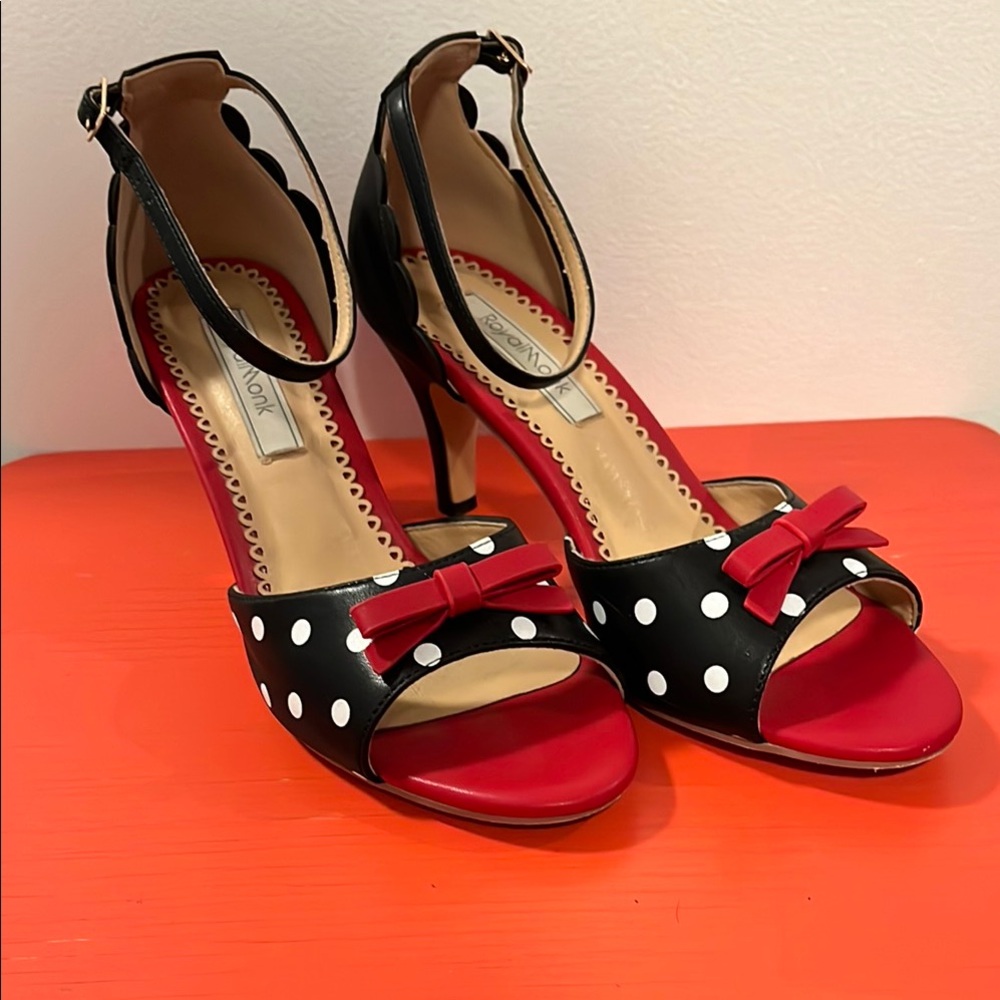 Unique Vintage Retro 50’ Polka Dot Peep Toes